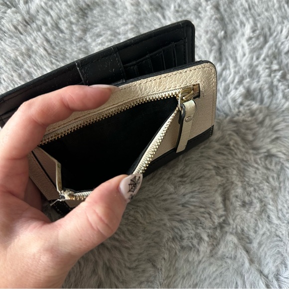 Kate Spade Grove Street Black and Cream Off White Small Compact Wallet Two Tone - Picture 8 of 8